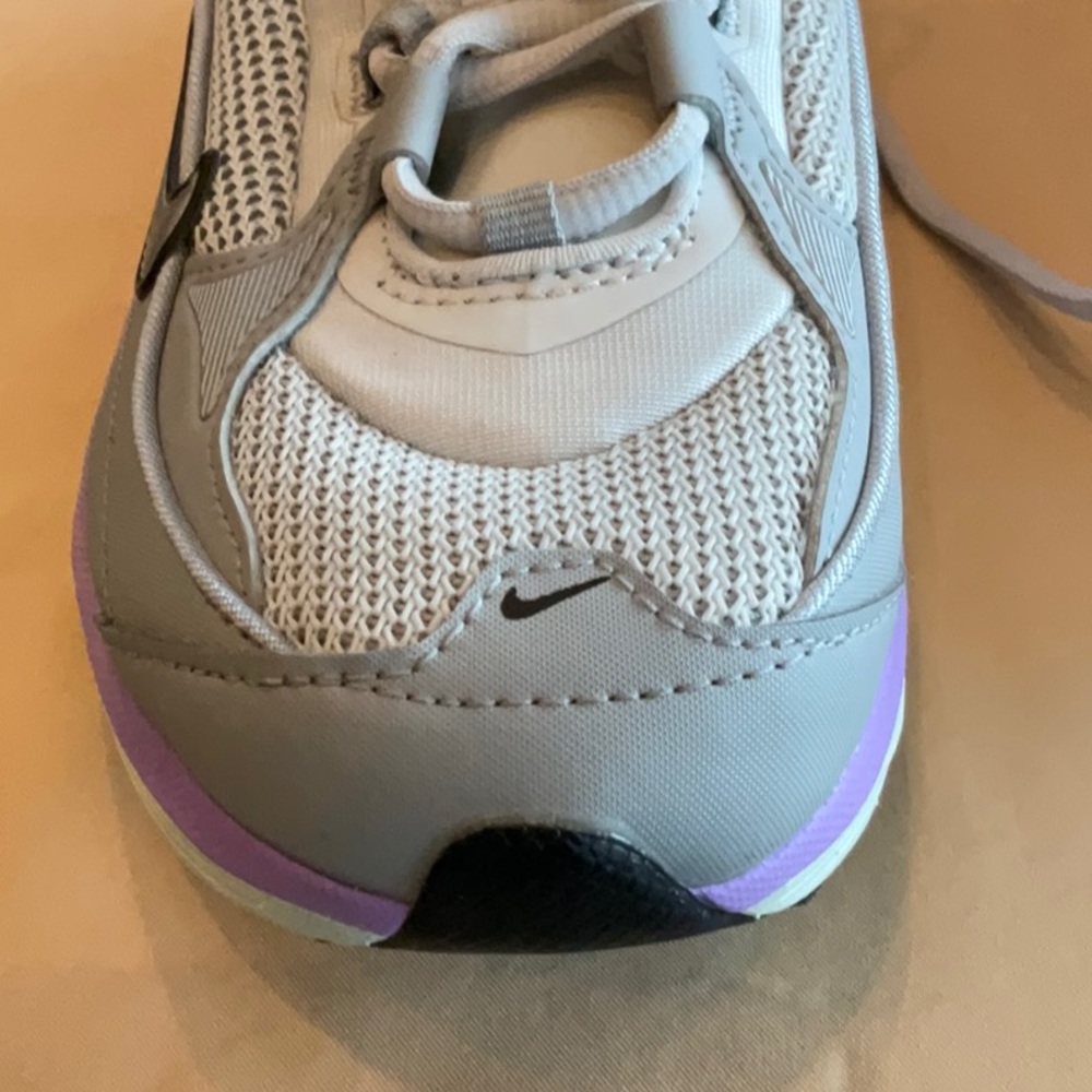 Nike Air Max Bliss Women’s Running Sneaker, Size 5 - Picture 4 of 9